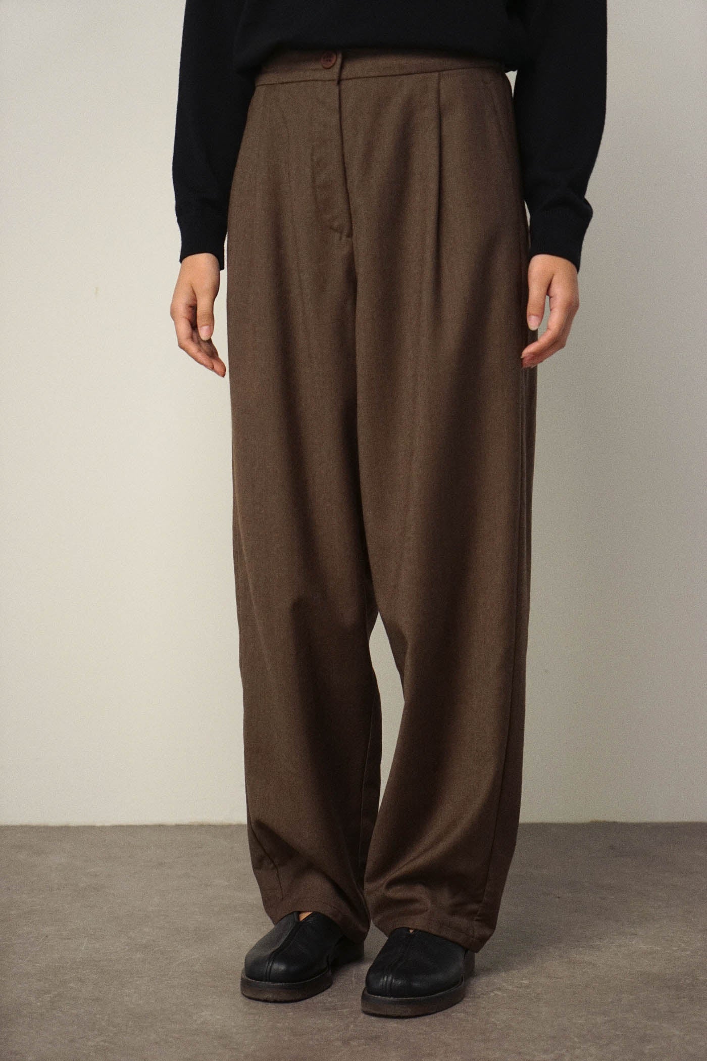 Pants pleats | wood (2 Stk verfügbar in XS/S)