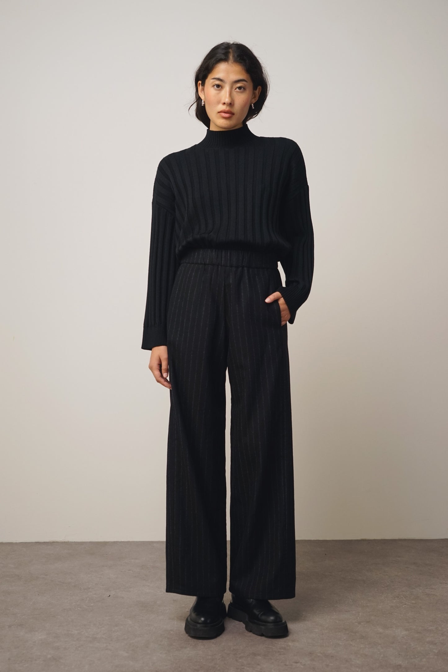 Pants straight | stripes (1 Stk verfügbar in XS - S)