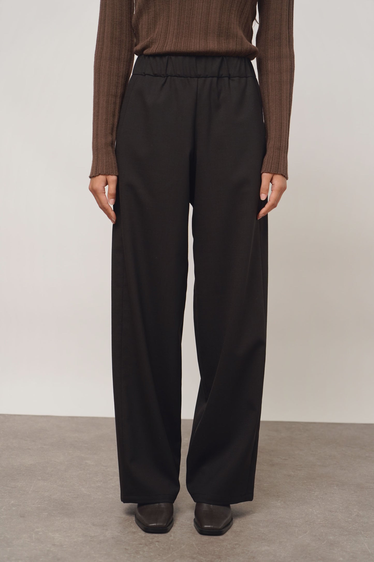 Pants straight | dark brown