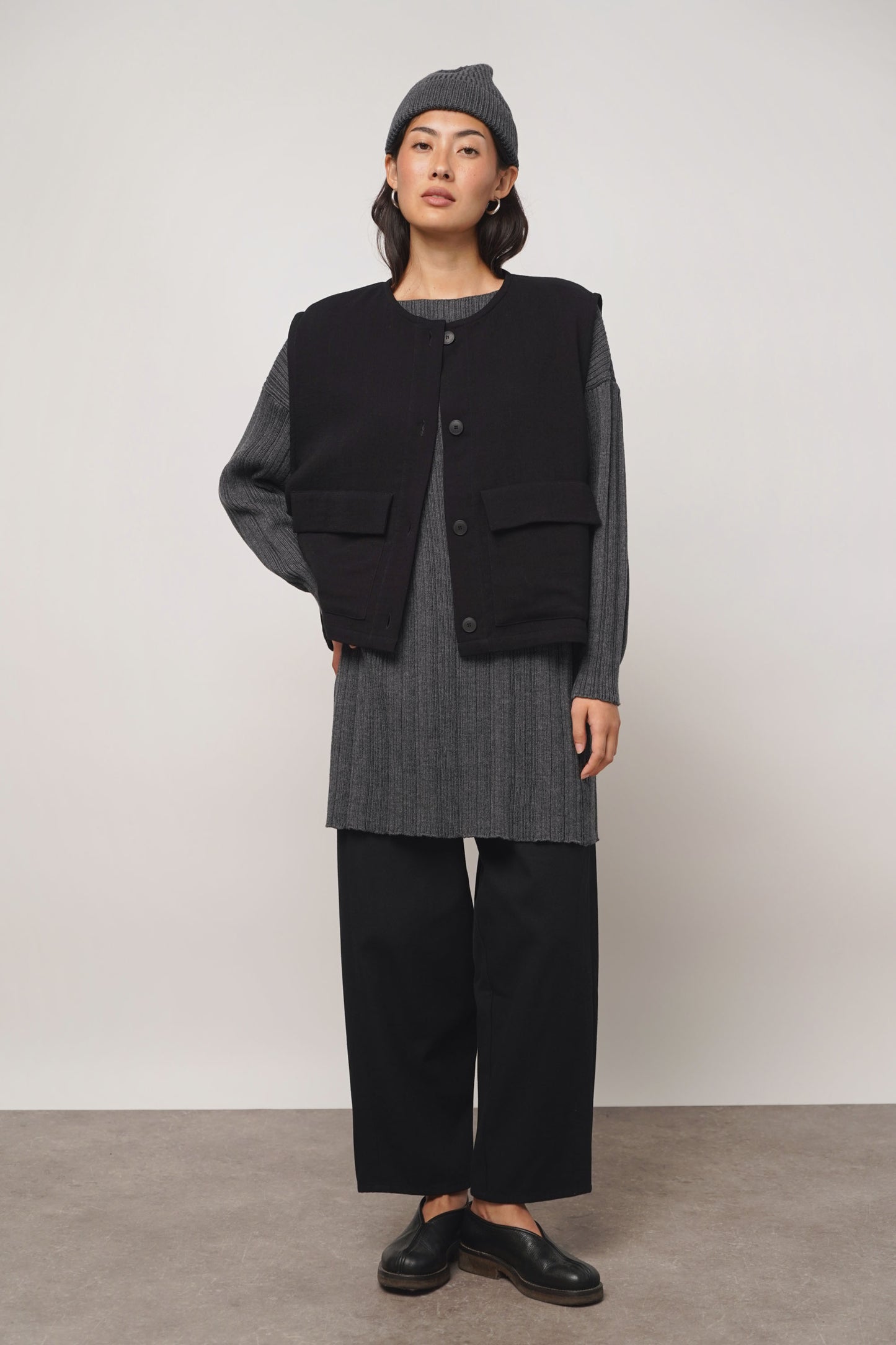 Vest | black