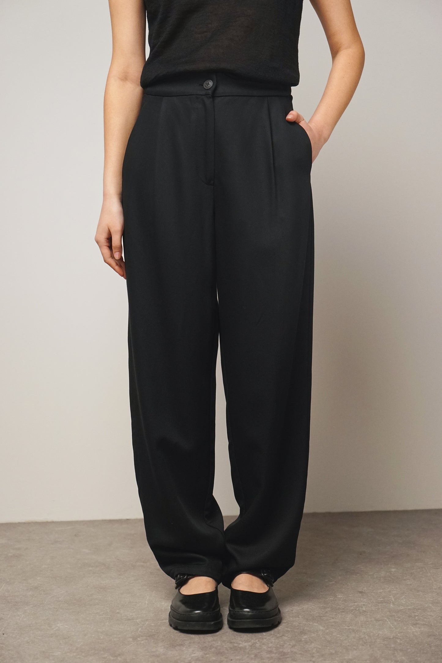 Pants pleats | black
