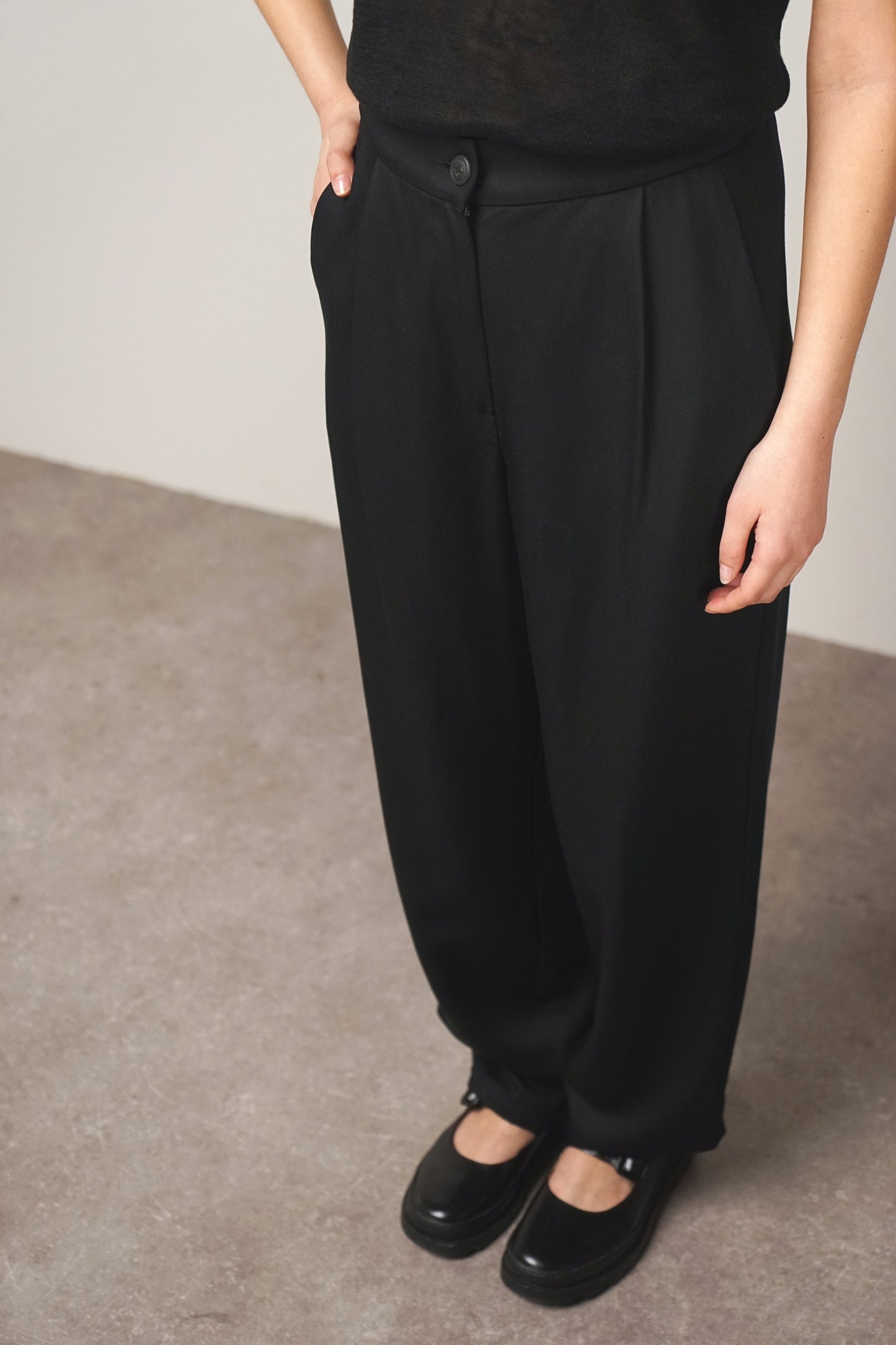 Pants pleats | black