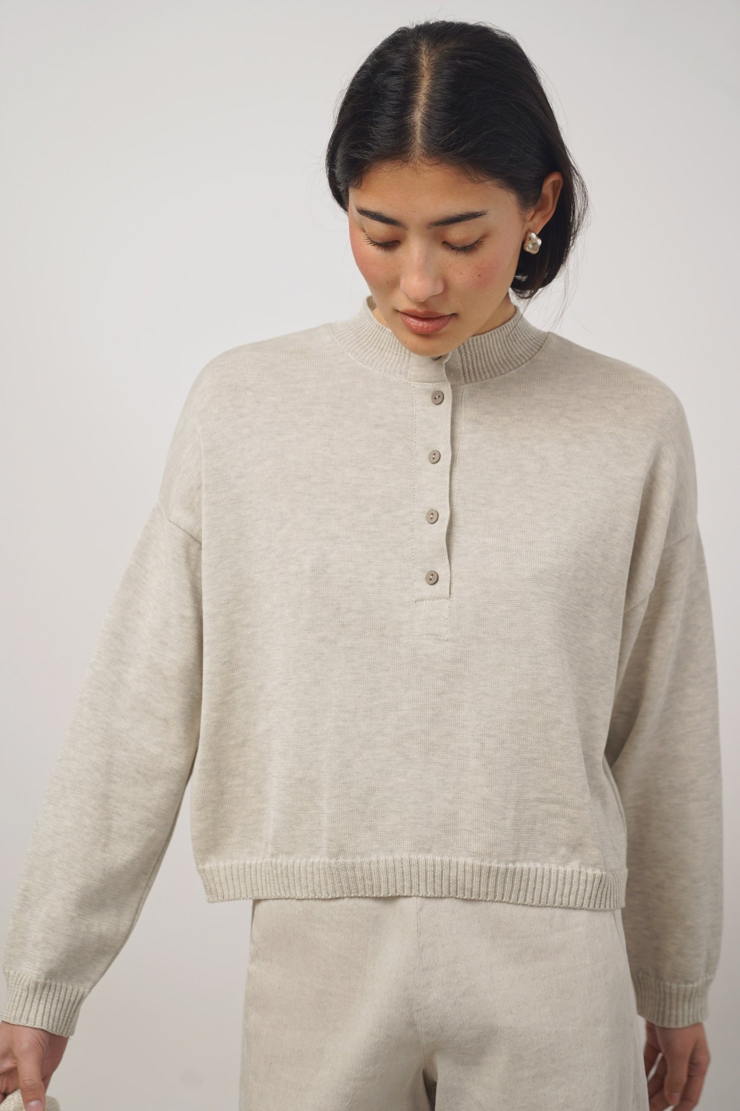 Pullover button | greige PRE-ORDER