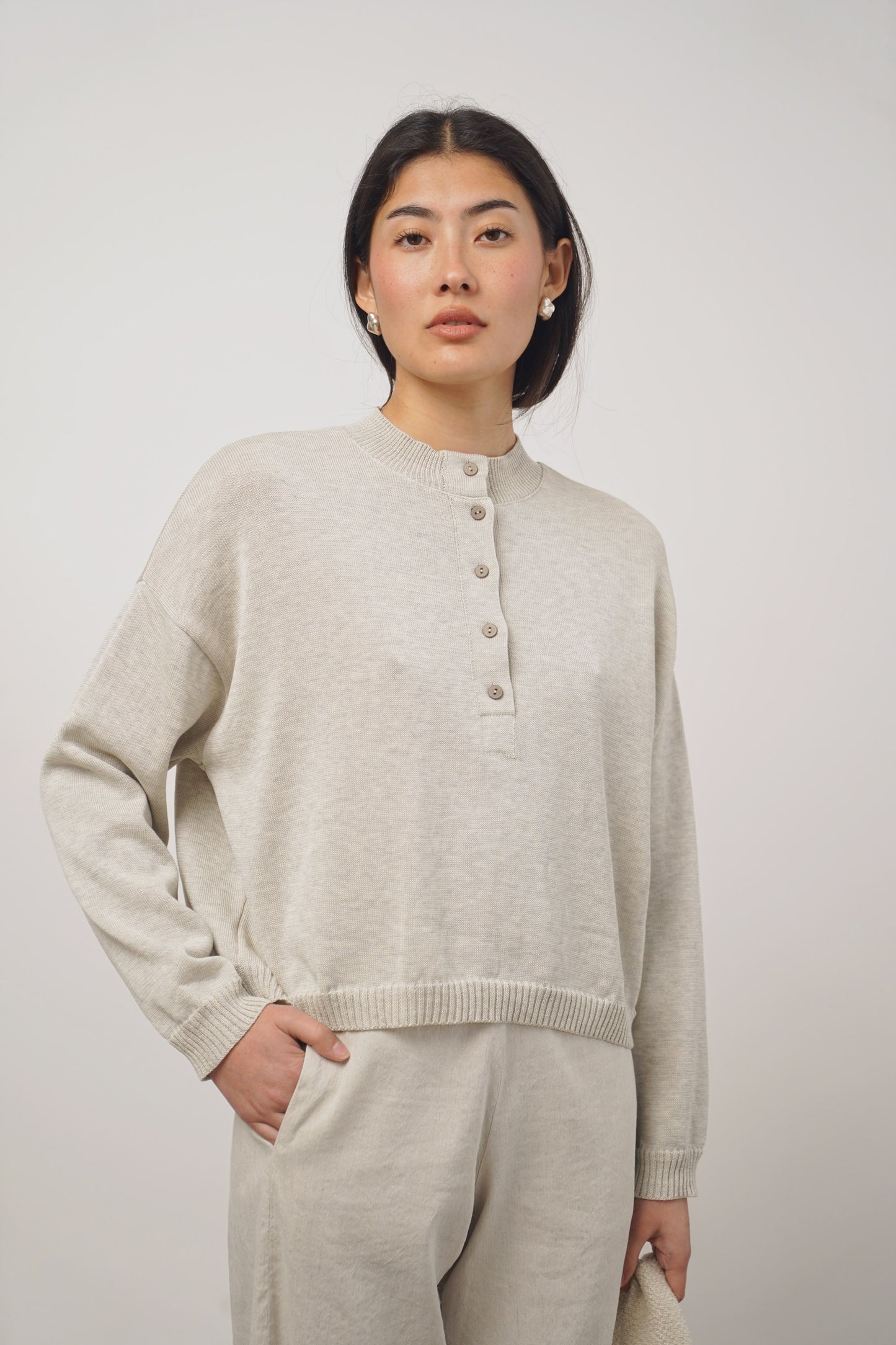 Pullover button | greige PRE-ORDER