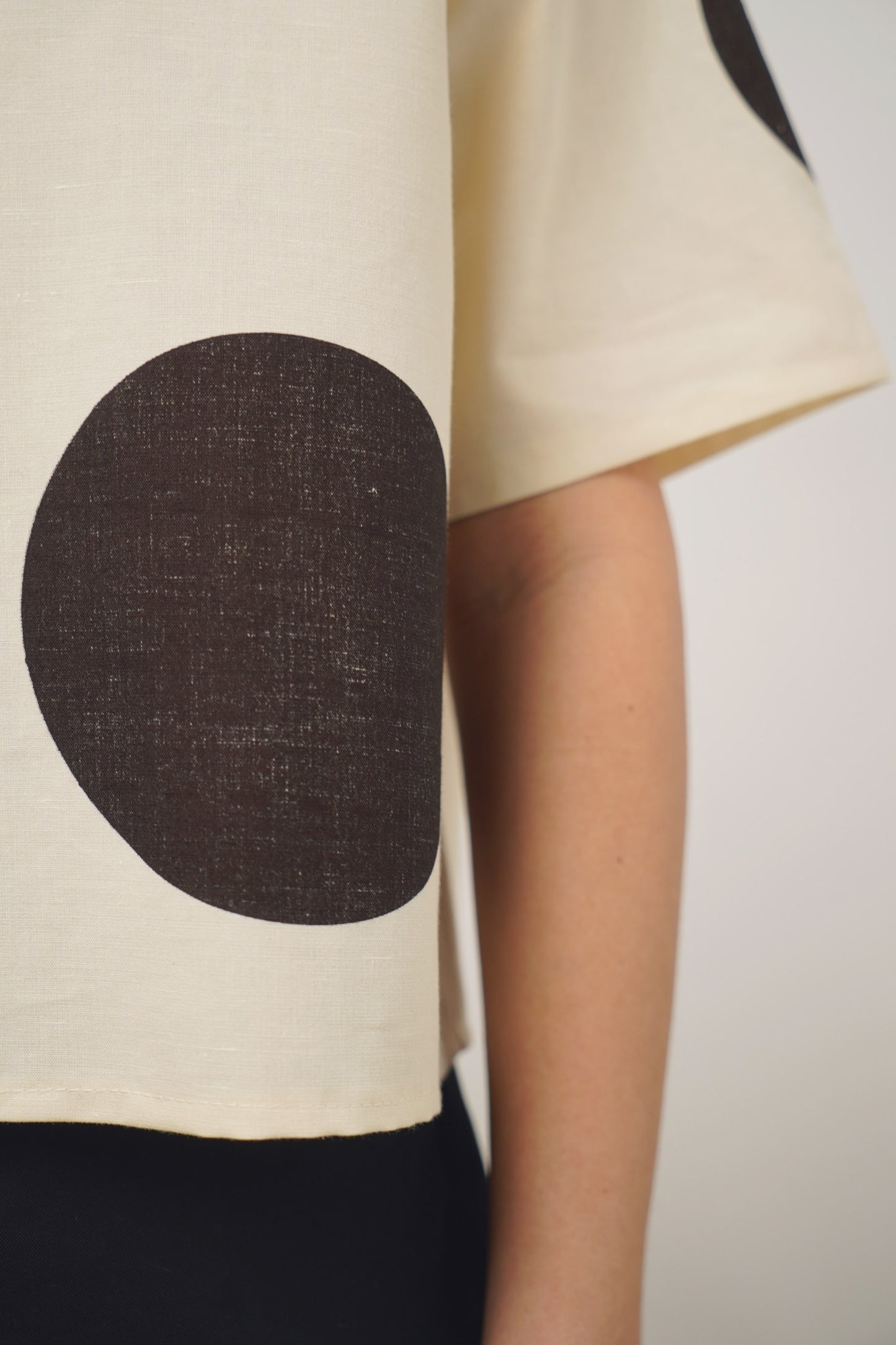 Shirt dots | natural-black PRE-ORDER
