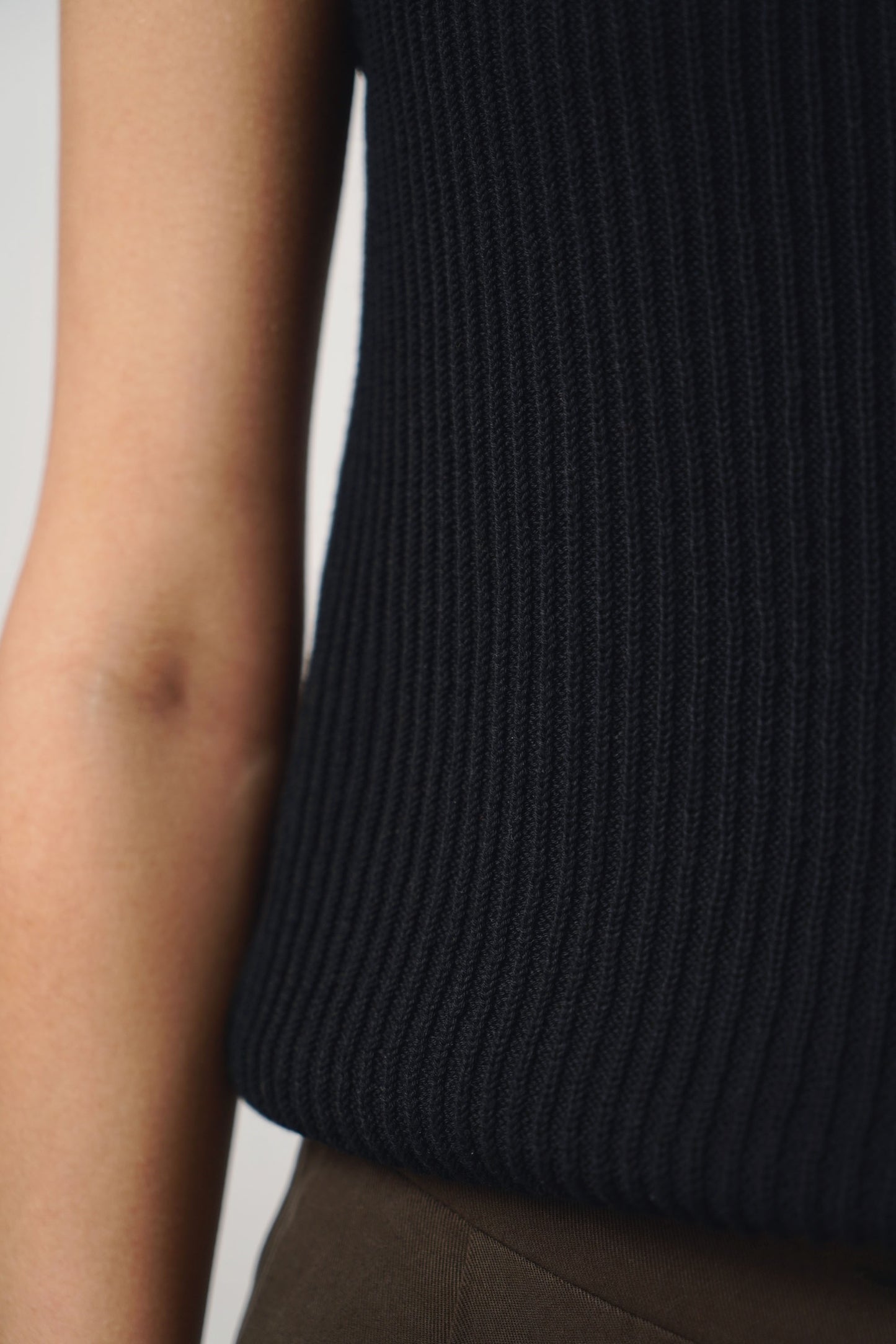 Top | black