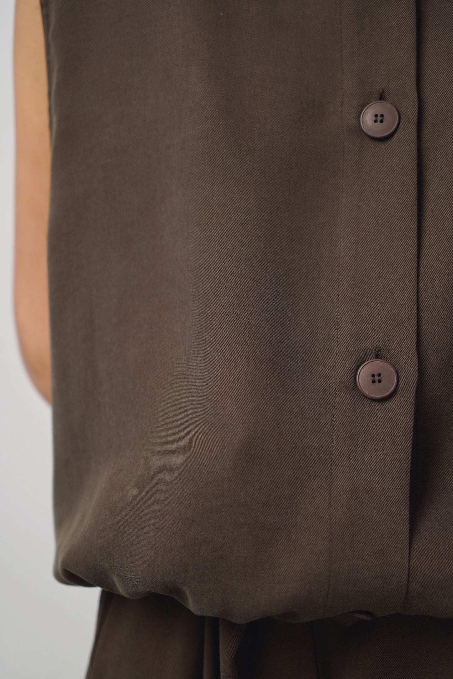 Vest | mocha