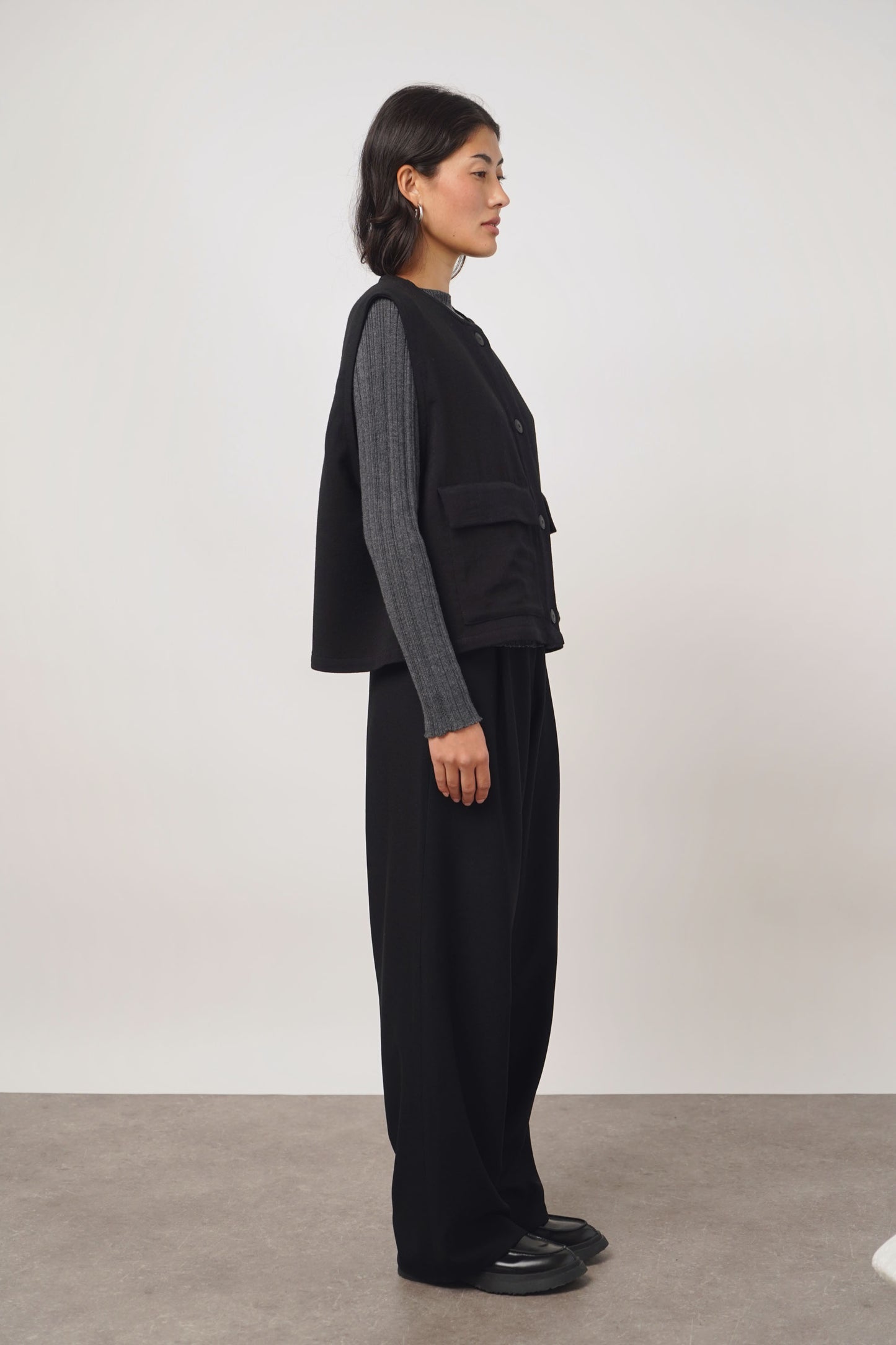 Vest | black