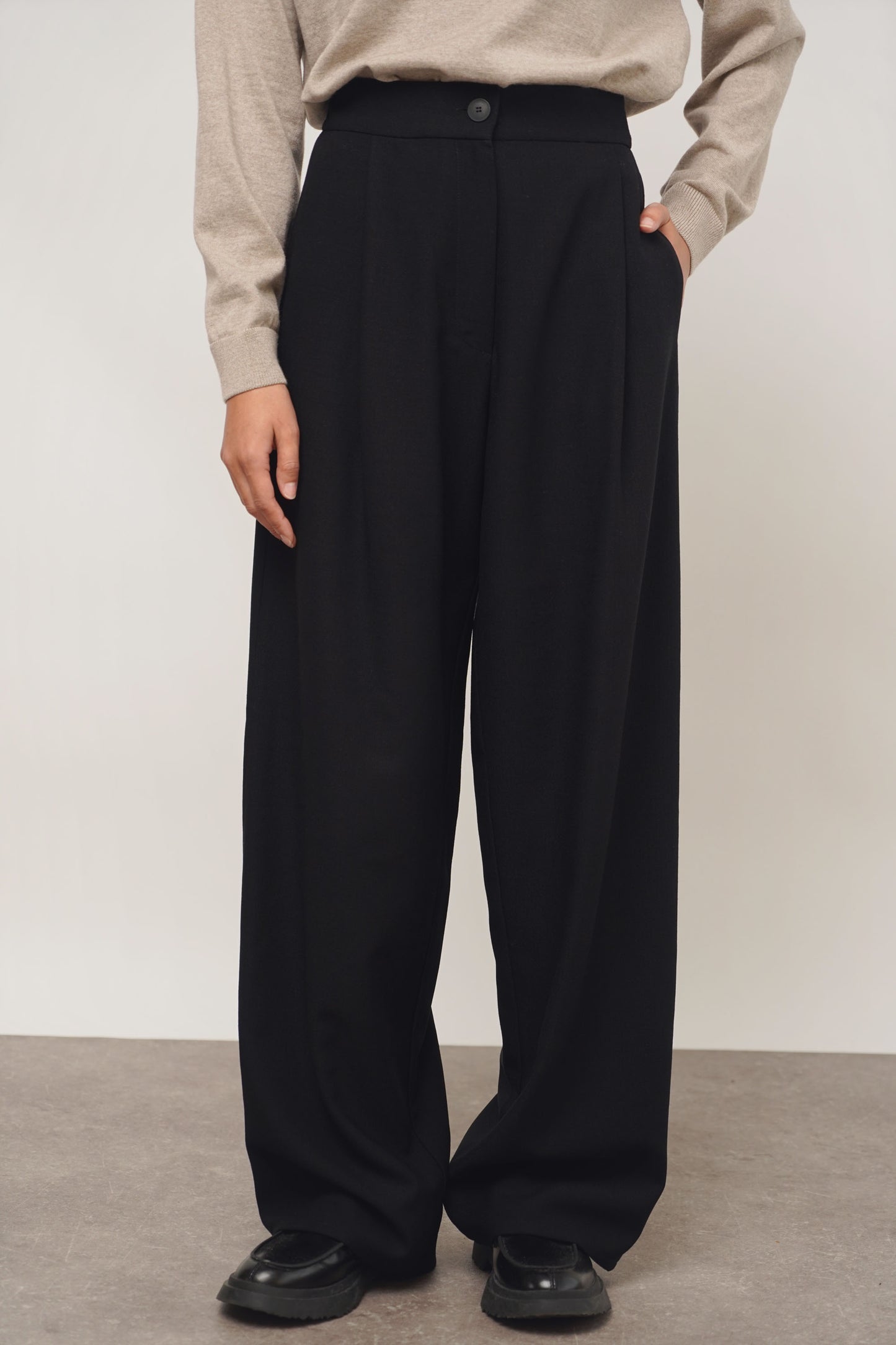 Pants pleats | black