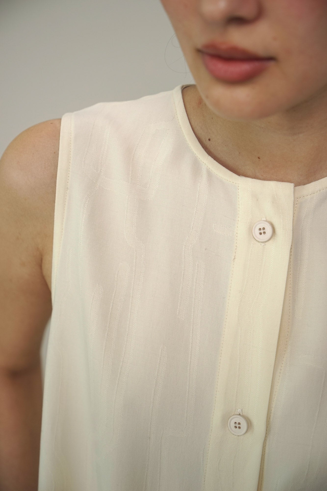 Dress button | cream