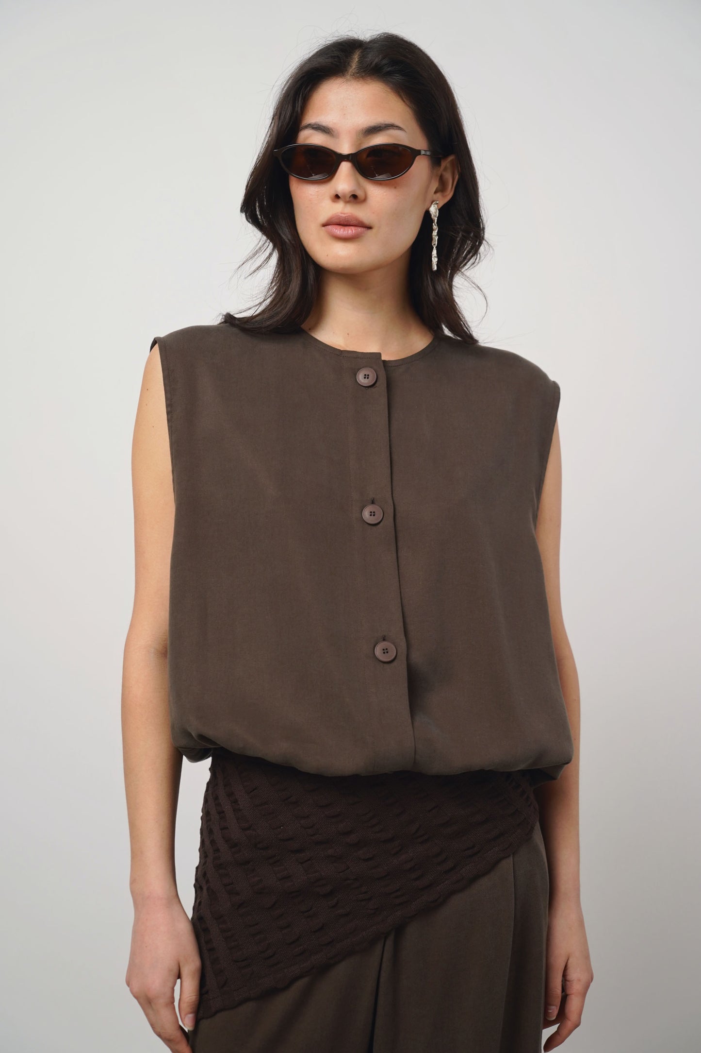 Vest | mocha