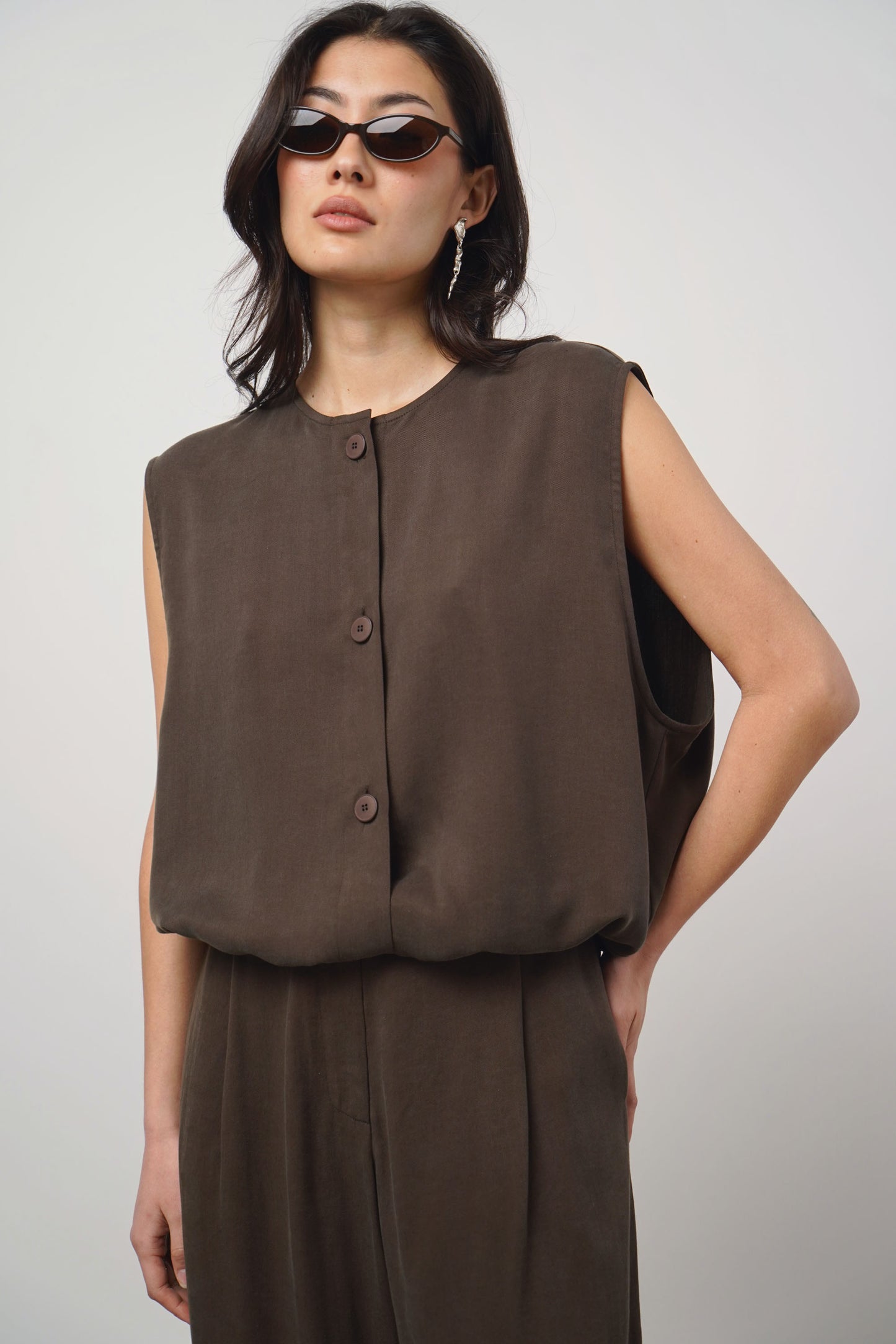 Vest | mocha