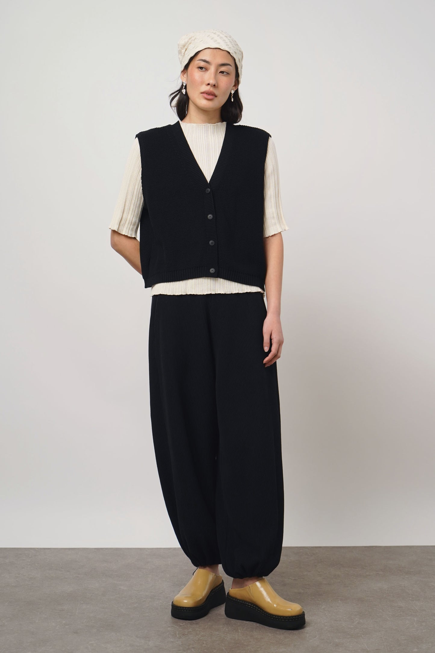 Vest | black