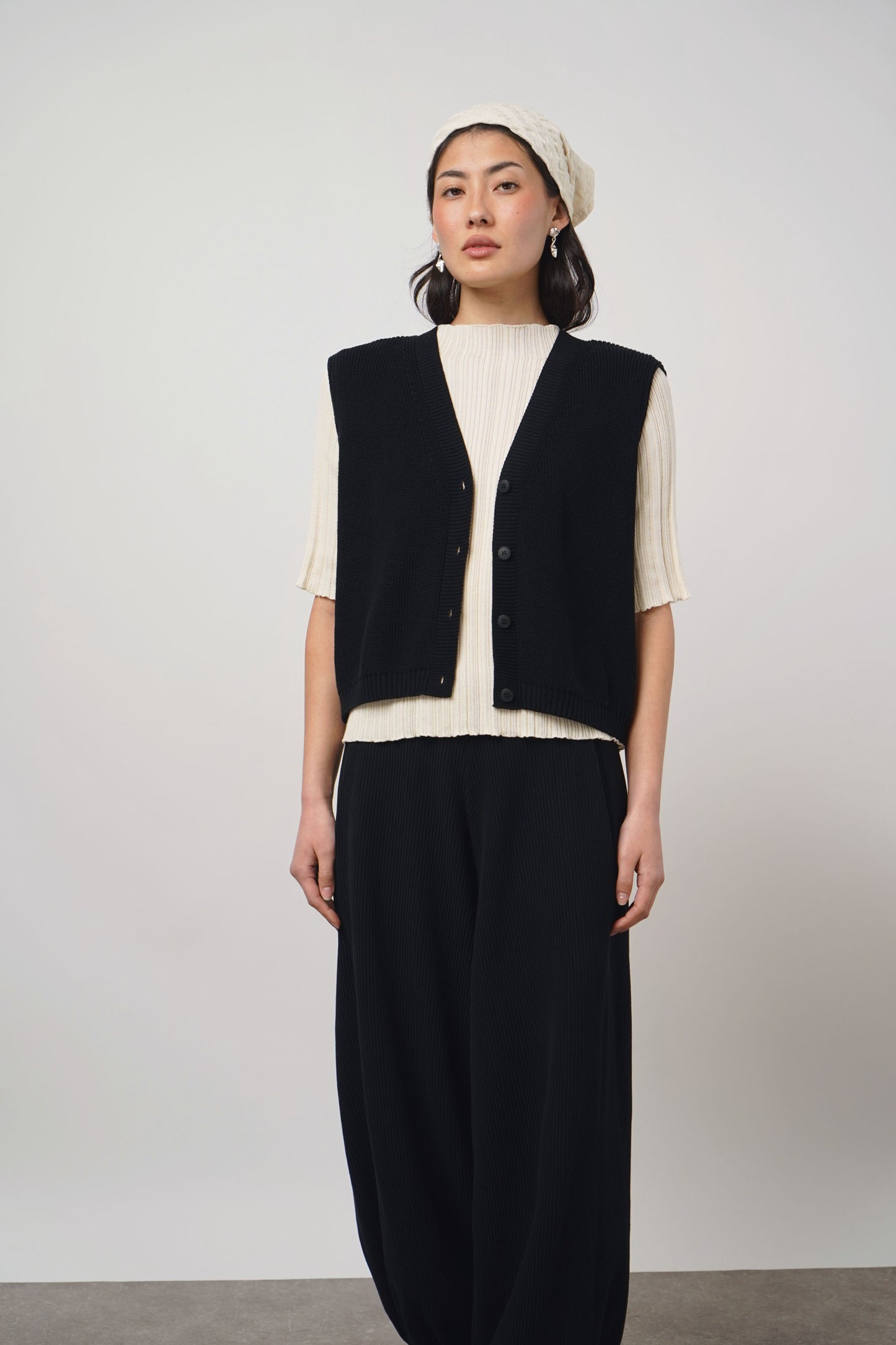 Vest | black