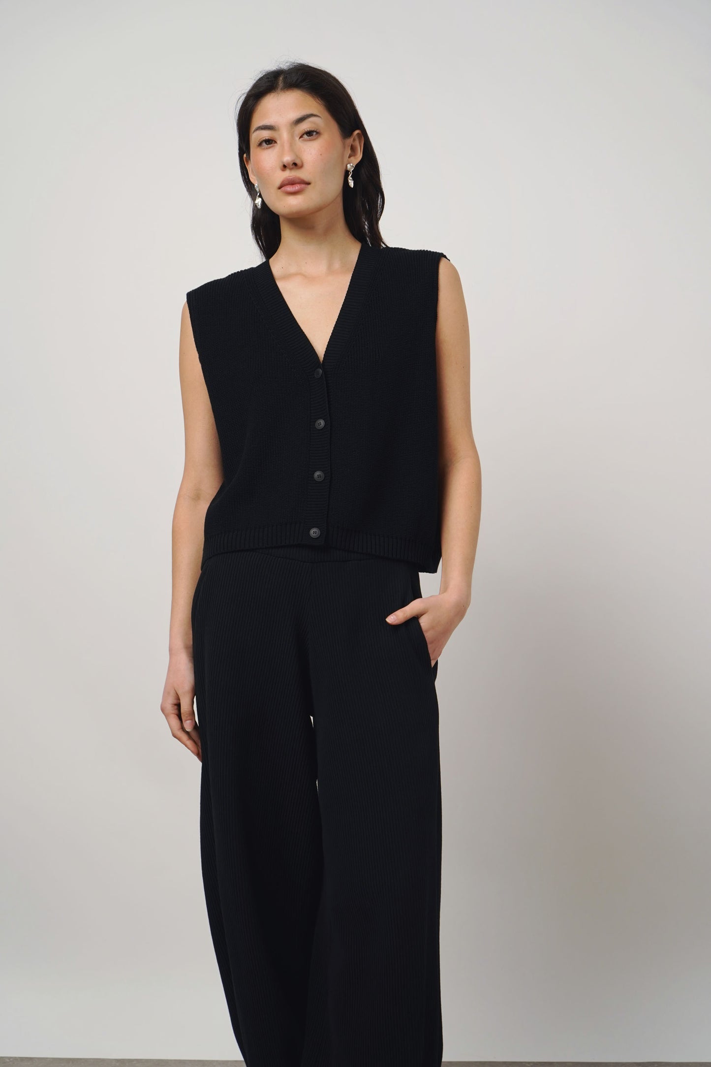 Vest | black