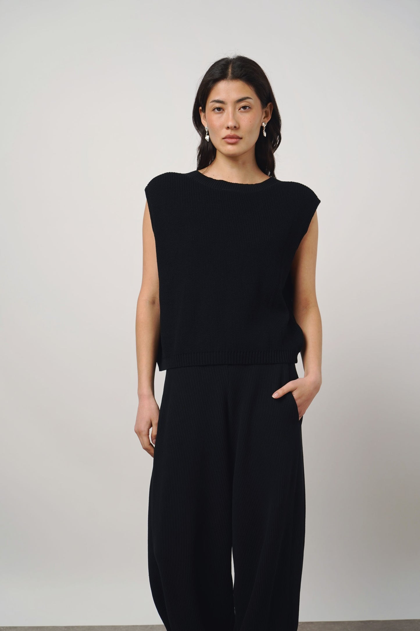 Vest | black